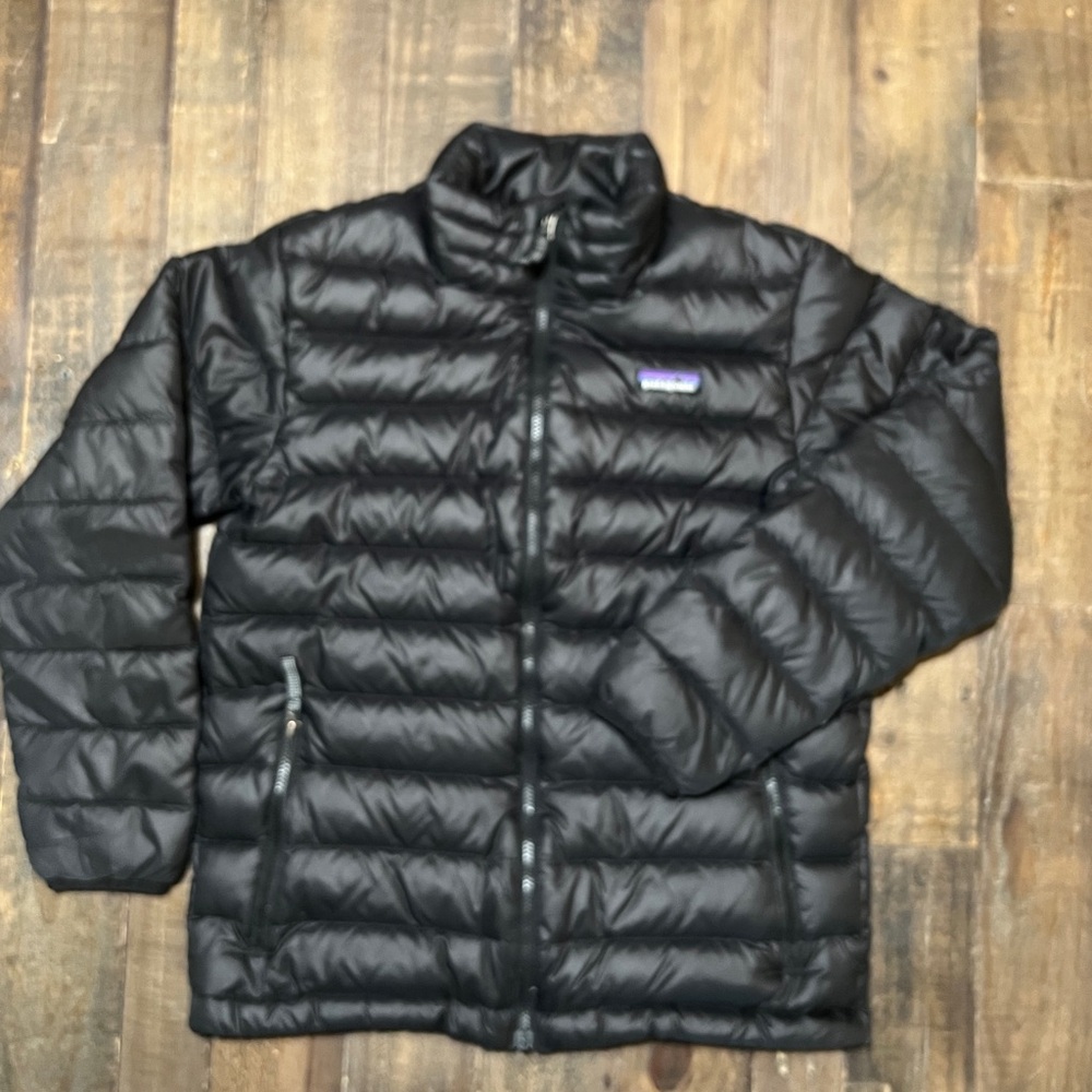 Patagonia down sweater. Black. Boys 10.